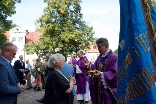 Nie możemy żyć, nie pamiętając