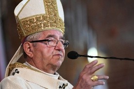 Abp Głódź w Swarzewie: Pielgrzymujemy, by przeciwdziałać atakującemu nas pogaństwu 