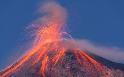 26 erupcji Wulkanu Ognia tylko w niedzielę