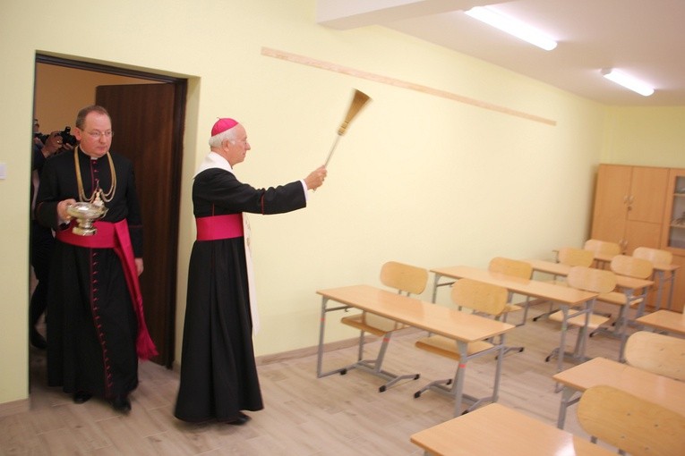 Otwarcie nowego budynku szkoły katolickiej w Kutnie