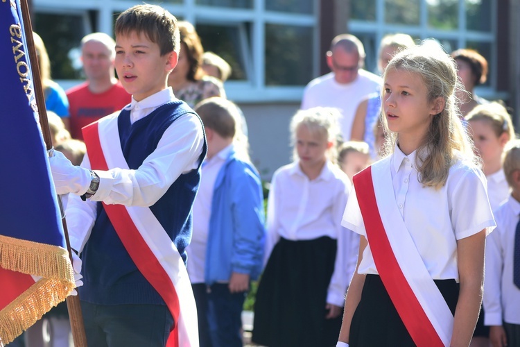 Nowy sztandar szkoły w Butrynach