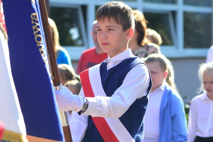 Nowy sztandar szkoły w Butrynach