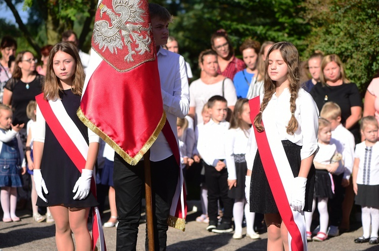 Nowy sztandar szkoły w Butrynach