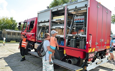 Kolejowe Pogotowie Techniczne to bardzo ciekawie skonstruowany pojazd, który może poruszać się  po szynach. Został on zaprezentowany podczas ostatniej „Parowozjady”.