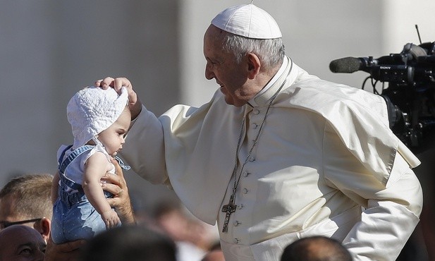 Papież: Życie jest cenne; nie jest łatwe, czasem bolesne, ale jest cenne