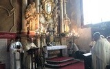 Biskup Ignacy w czasie Mszy św. w kaplicy cudownego obrazu Matki Bożej Świdnickiej.