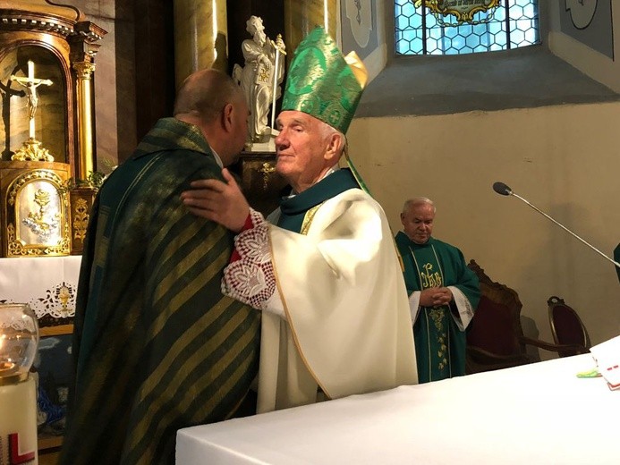Instalacja nowego proboszcza w Stroniu Śląskim