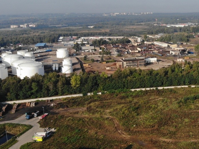 Pożar złomowanych aut w Radzionkowie