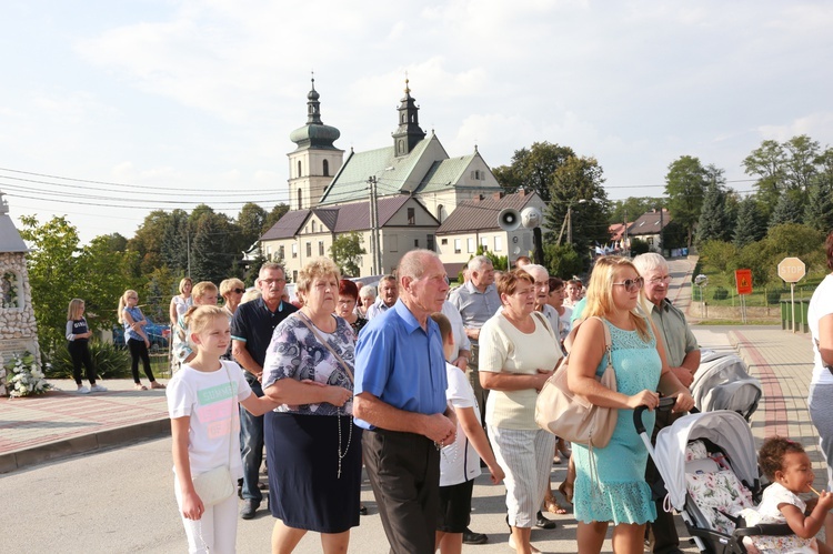 Procesja maryjna w Odporyszowie