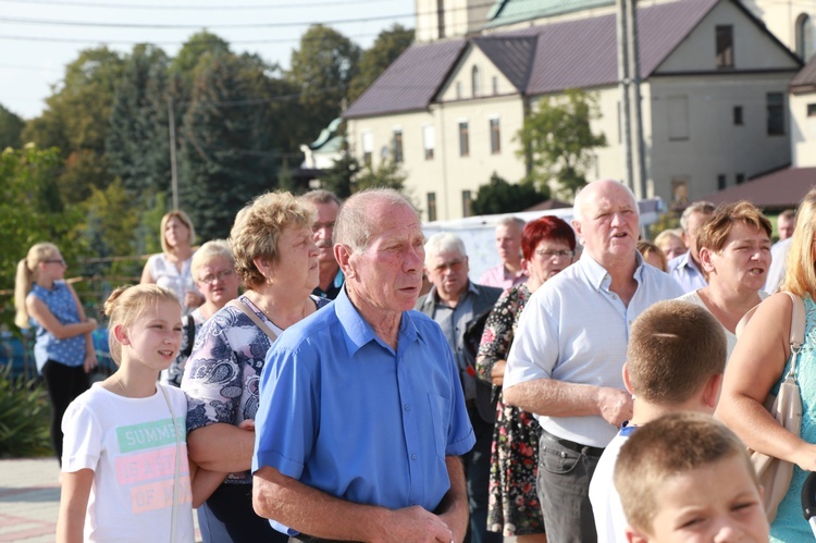 Procesja maryjna w Odporyszowie