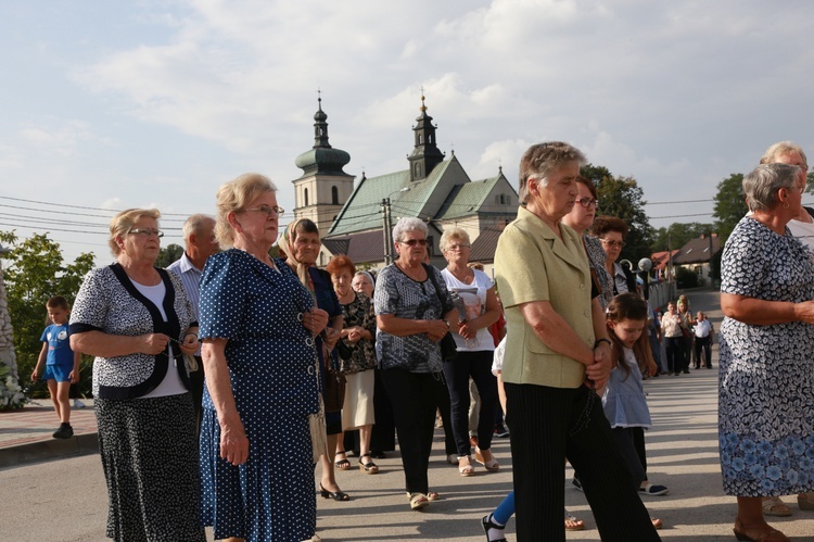 Procesja maryjna w Odporyszowie