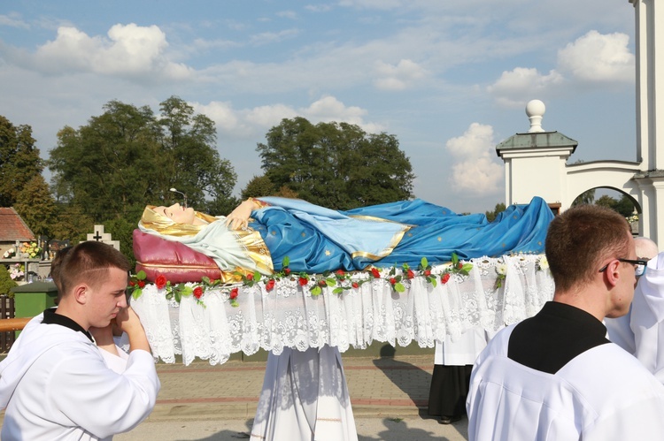 Procesja maryjna w Odporyszowie