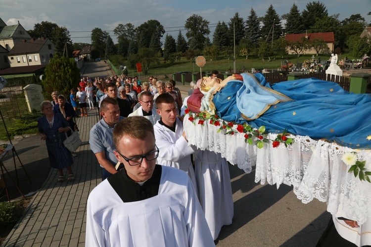 Procesja maryjna w Odporyszowie