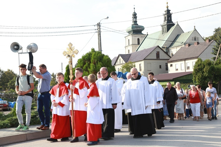 Procesja maryjna w Odporyszowie