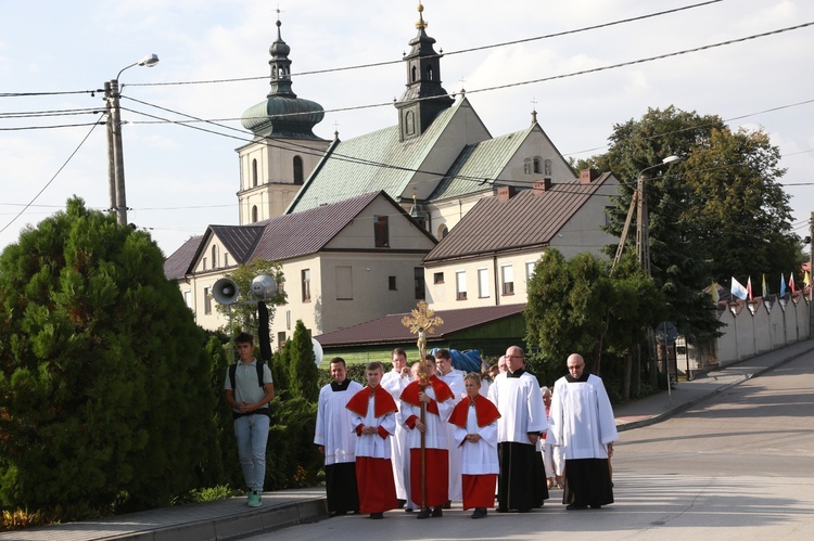 Procesja maryjna w Odporyszowie