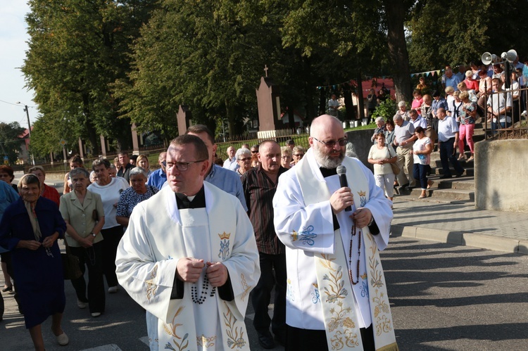 Procesja maryjna w Odporyszowie