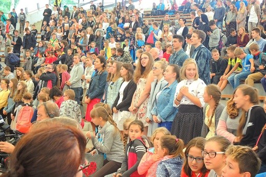 Młodzi w amfiteatrze pod Grojcem w Żywcu 2018