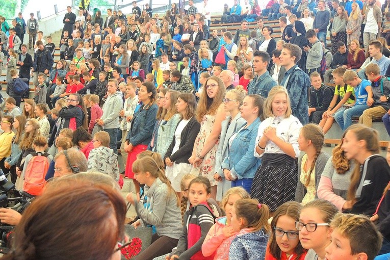 Młodzi w amfiteatrze pod Grojcem w Żywcu 2018