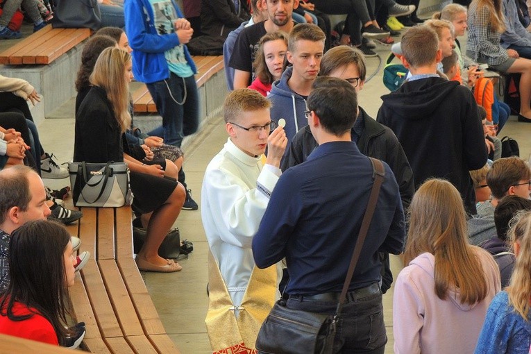 Młodzi w amfiteatrze pod Grojcem w Żywcu 2018