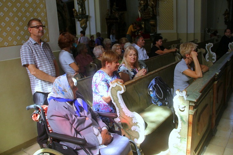 Sanktuarium Matki Bożej Jutrzenki Nadziei pełne wiernych