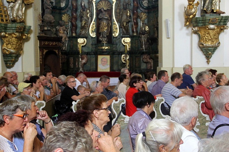 Sanktuarium Matki Bożej Jutrzenki Nadziei pełne wiernych