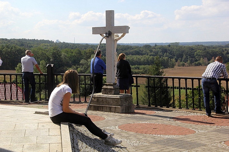 Sanktuarium Matki Bożej Jutrzenki Nadziei pełne wiernych