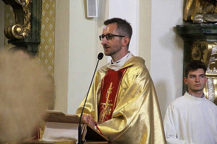 Sanktuarium Matki Bożej Jutrzenki Nadziei pełne wiernych