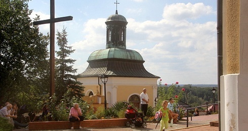 Sanktuarium Matki Bożej Jutrzenki Nadziei pełne wiernych