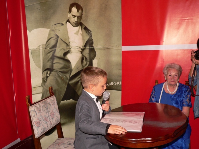 Wystawa poświęcona Antoniemu Sikorskiemu