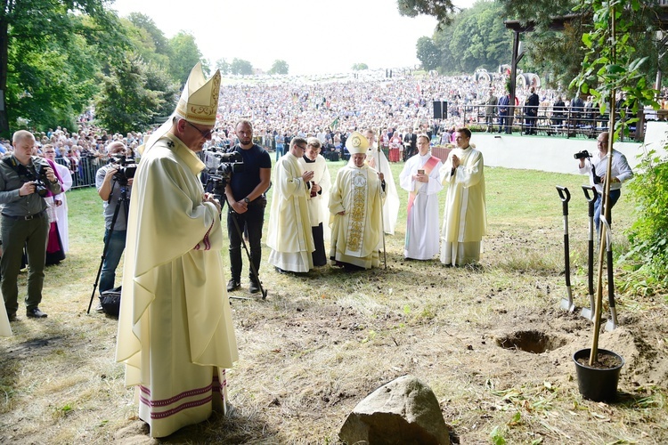 Odpust i dożynki diecezjalne w Gietrzwałdzie