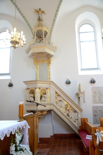 Wnętrze kościoła w Szydłowcu Śląskim