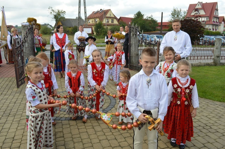 Dożynki parafialne w Miętustwie