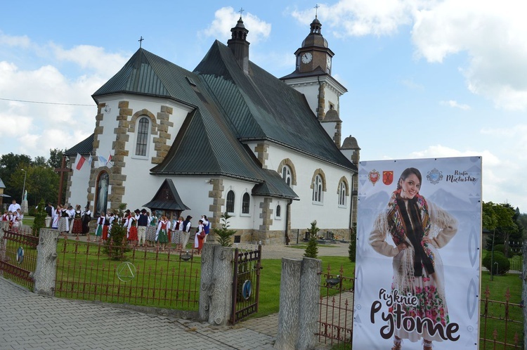 Dożynki parafialne w Miętustwie