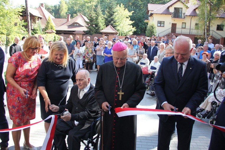 Poświęcenie nowej części dom opieki przy parafii pw. św. Józefa w Zielonej Górze