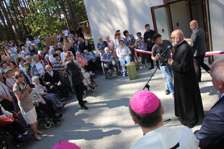 Poświęcenie nowej części dom opieki przy parafii pw. św. Józefa w Zielonej Górze