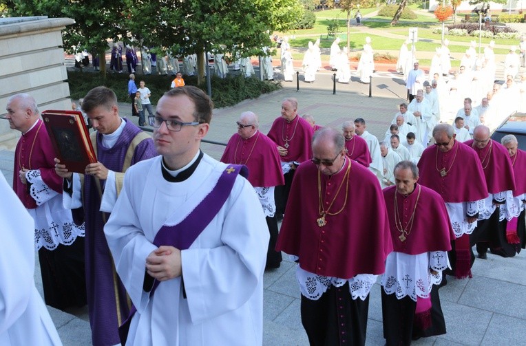 Pogrzeb abp. Szczepana Wesołego – cz. 2