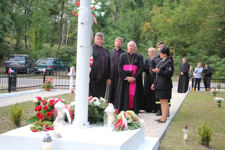 Uroczystość patriotyczna w Starych Budach