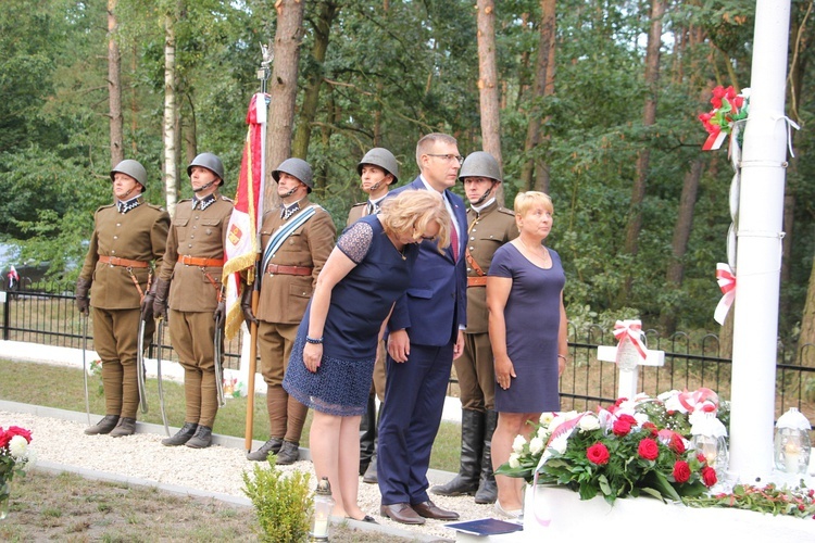 Uroczystość patriotyczna w Starych Budach