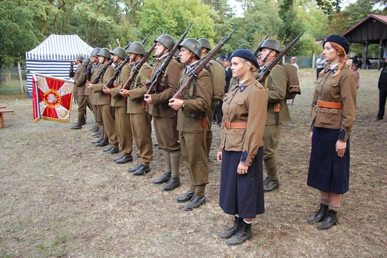 Uroczystość patriotyczna w Starych Budach