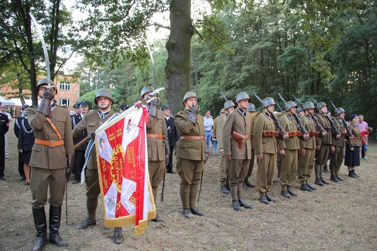 Uroczystość patriotyczna w Starych Budach