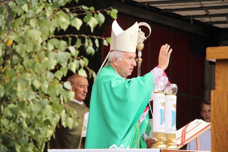 Uroczystość patriotyczna w Starych Budach