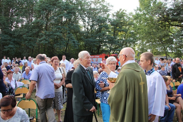 Uroczystość patriotyczna w Starych Budach