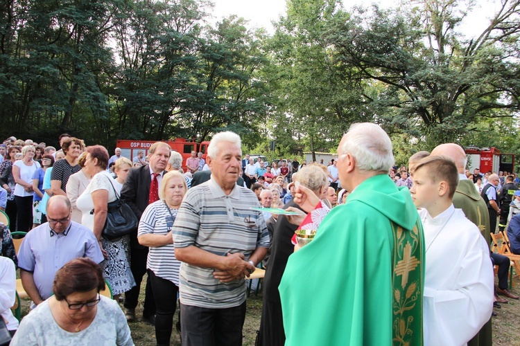 Uroczystość patriotyczna w Starych Budach