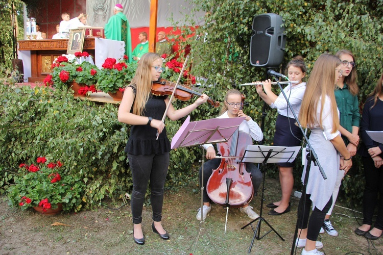 Uroczystość patriotyczna w Starych Budach