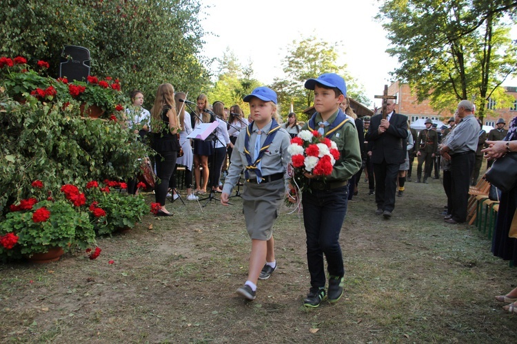 Uroczystość patriotyczna w Starych Budach