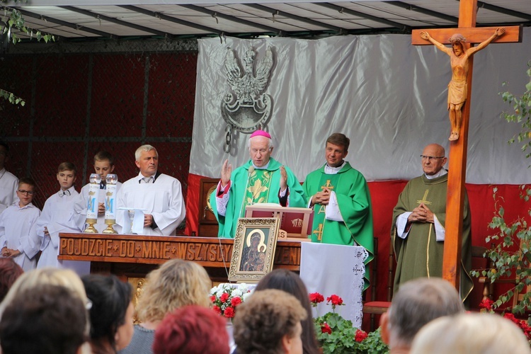 Uroczystość patriotyczna w Starych Budach