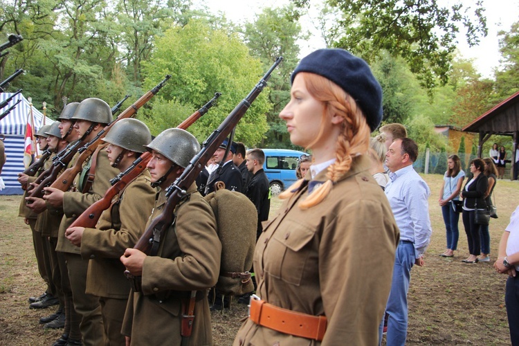 Uroczystość patriotyczna w Starych Budach