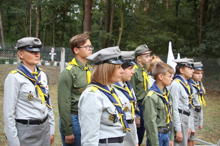 Uroczystość patriotyczna w Starych Budach