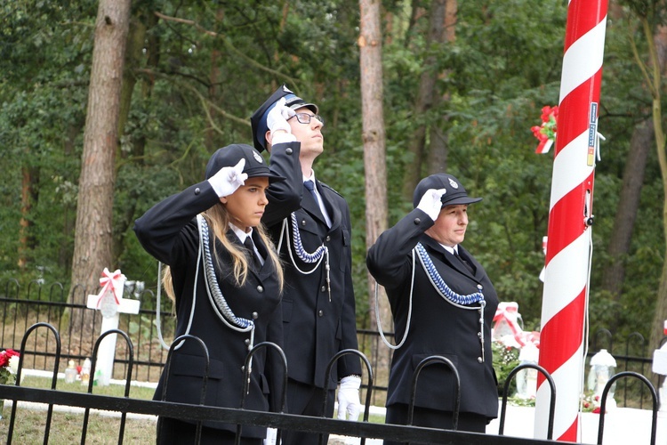 Uroczystość patriotyczna w Starych Budach