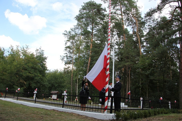 Uroczystość patriotyczna w Starych Budach